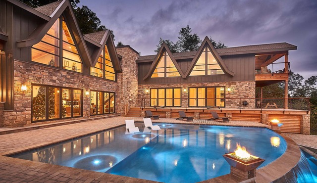 Luxury Blowing Rock Villa minutes from Downtown w/Infinity Pool & Mtn. Views