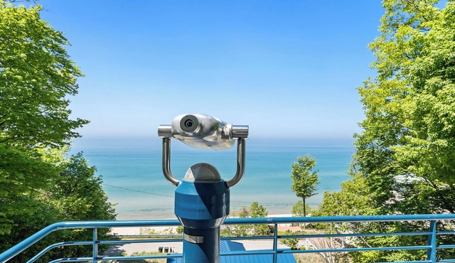Luxury Lakefront Escape | 6 Bedrooms & Pet Friendly
