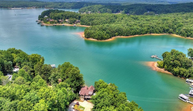 Luxury Lakefront Home on Beautiful Lake Blue Ridge; 3 K Suites + Bunk; Huge Dock
