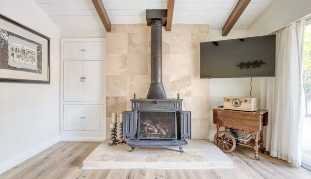 Luxury Modern Retreat! Close to Disney w Jaccuzzi!