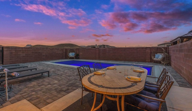 Luxury Poolside Retreats Near Zion l Private Pools