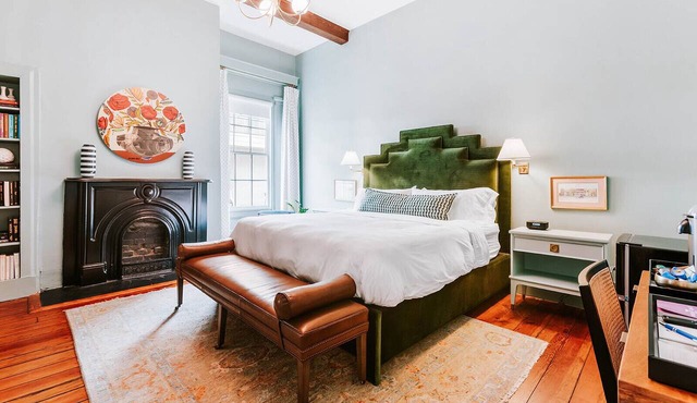 Luxury Private Suite in Boutique Historic Inn The Athenian- Downtown Location