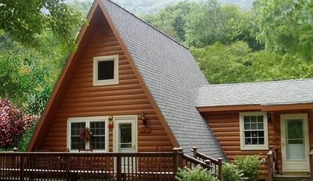 ~*~Maggie Valley Chalet ~*~ 5 min from Blue Ridge Parkway. Beautiful Mt. Views
