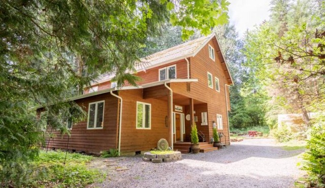 Magical Private House in Forest w/Hot Tub. Near Wineries!