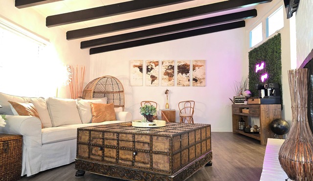 Mid-century modern gem w/cabin vibes, MEGA gameroom, pingpong, pool table, gym