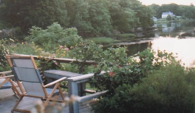 Millpond, Quiet, near Beach, fireplace, bird watching w. bird feeder, library