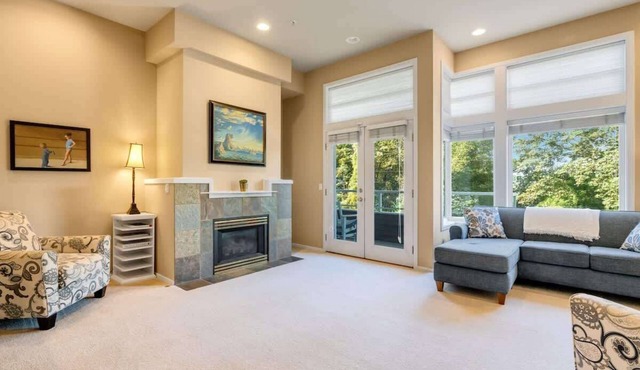 Modern 3BD Home in Queen Anne