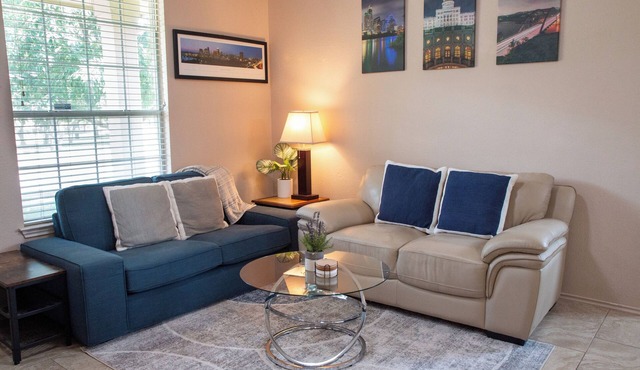 Modern 3BR by Park, Sleeps 8, 1Gig Wi-Fi, Garage Parking