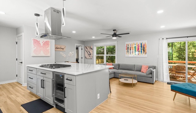 Modern, Cozy Buckhead 4+3 SFH + Backyard