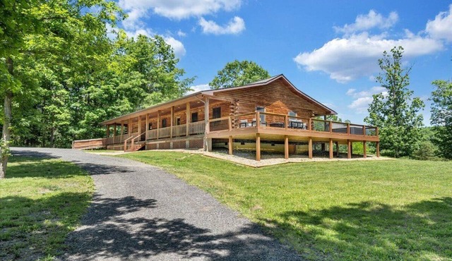 Modern Mountain Cabin Hot Tub | Hot Springs, VA