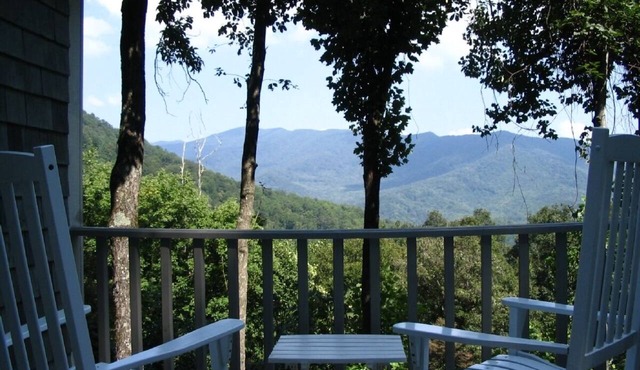 Mountain Chalet with Beautiful Views, Pet Friendly, 6 Bdrms, 2 kings