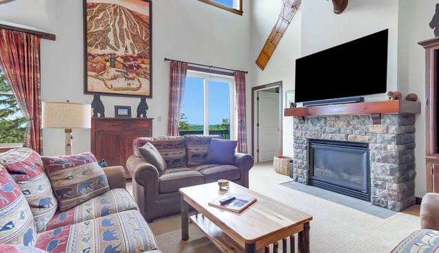 Mountain condo w/heated pool & fire pit