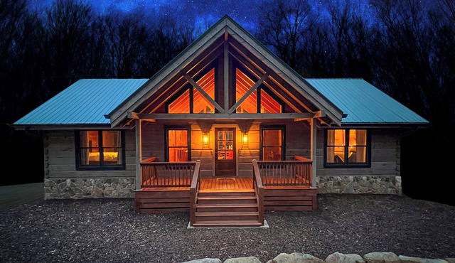 Mountain Hideaway - Hot Tub, Fire Pit, Close to Town