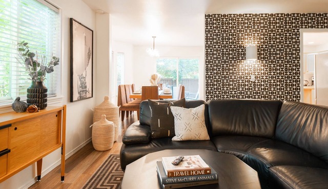 Mountain Modern, Kid and Pet Friendly, AC,Kayak,SUPs, Sleeps 10, BBQ, Fireplace
