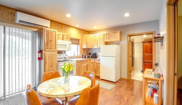 Murphysboro Retreat w/Deck Near Kinkaid Lake!