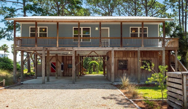 New Listing! Waterfront, Tiki Hut, Elevator