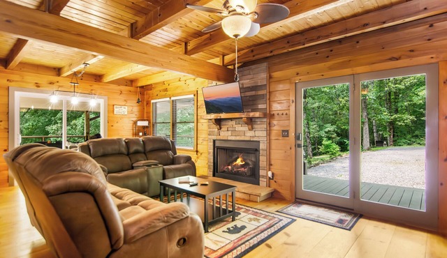 No Neighbors-Peaceful Escape + Fireside Vibes w/games & vineyards and orchards