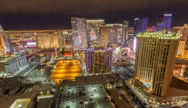 No Resort Fee Strip View Balcony+Free Valet+ Pool