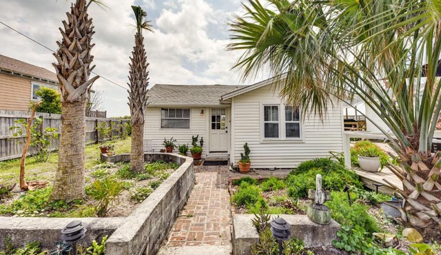 Oceanfront Amelia Island Cottage: Deck & Boardwalk