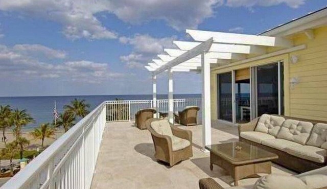 OCEANFRONT PENTHOUSE 4B 5BA, WALK TO RESTAURANTS,SHOPS