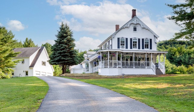 One-of-a-kind 4 Acre Adirondack Escape Short Drive to LG & GORE Mountain!