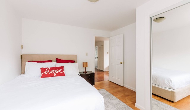 Pacific Northwest Living Guest House - 1 Bedroom + Loft with Queen Bed