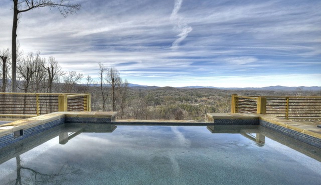 Panoramic Views. Heated Pool, Hot Tub. Sleeps16 near Aska & downtown Blue ridge