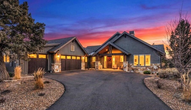 Peaceful Brasada Oasis | Hot Tub & Views