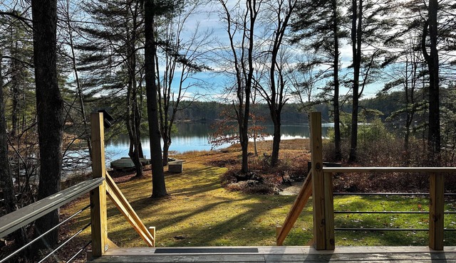 Peaceful Family Friendly Private Lake Waterfront Home Close to Beach and Hiking