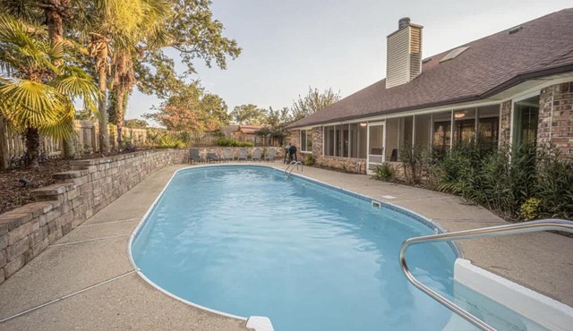 Pensacola Golf Course Escape 3 br 3ba
