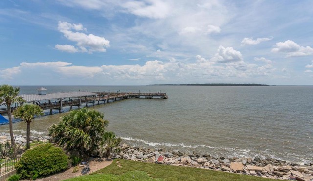 Pier Point 305