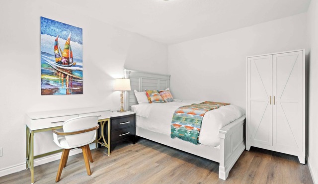 Premium Queen Room Private Ensuite Bright