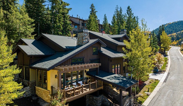 Pristine Mountain Home. Perfect for Families - Hot Tub, Media Room & Elevator