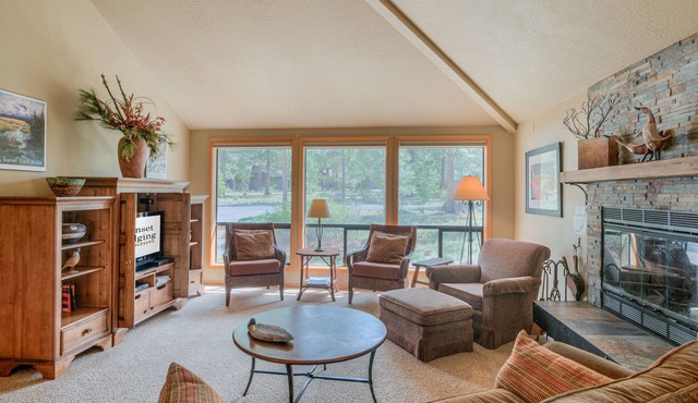 Private Hot Tub, Bikes, Pet Friendly, 8 Unlimited SHARC Passes