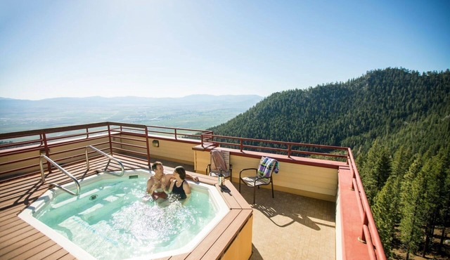 Quiet + Spacious Villa with Pool + Hot Tub Access!