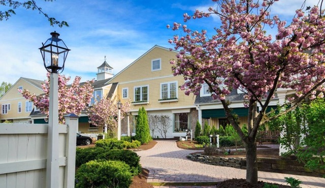 Relax w/Separate Sitting Area - Charming Historic Hotel - Spa, Pool