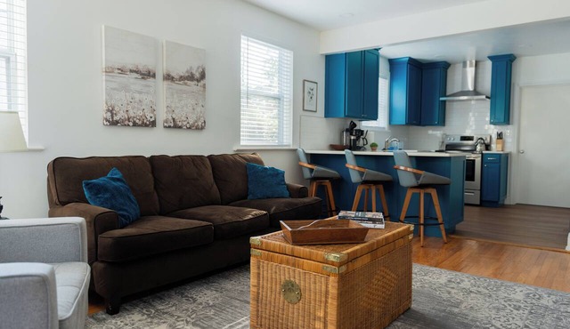 Rest Easy : King Bed : Downtown & Ft. Jackson 2Bd 1Bth