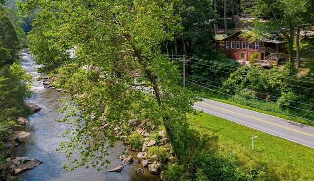 Riverfront Cozy Suite Convenient Location