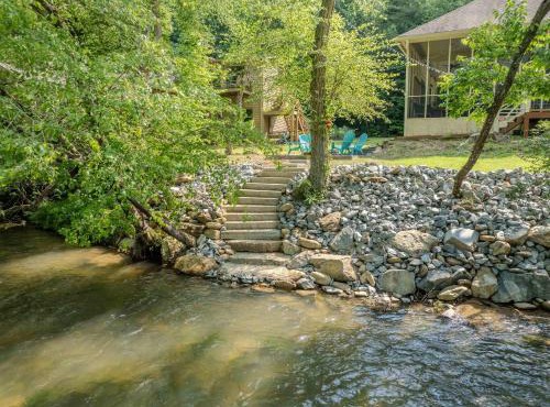 Riverfront Home w Gameroom & Screened Porch