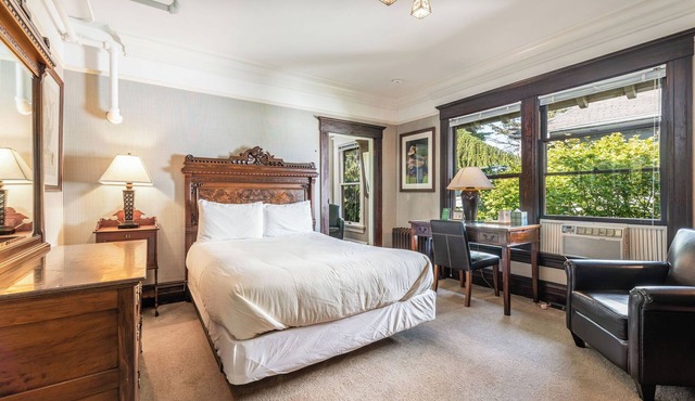 Room 202 - Unique Accommodations in Seattle's Capitol Hill