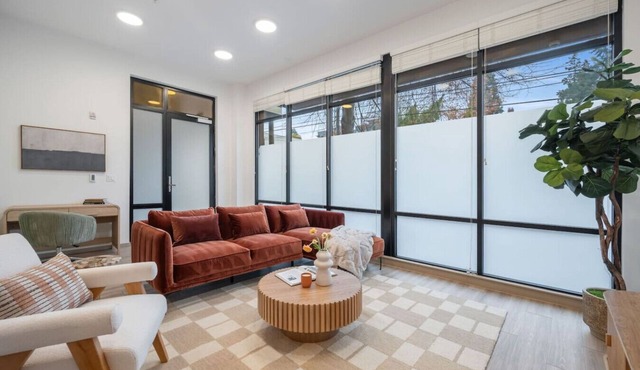 Roosevelt Suite| Walk to Light Rail + Rooftop View