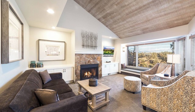 Rustic Retreat Perfect for Peaceful Stay | Pools and Scenic River Walks Access