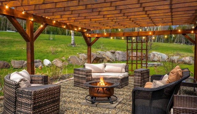 S Diamond S Retreat | Huge Backyard & Hot Tub – 2 Miles to Town!
