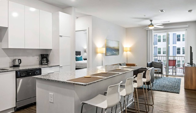 (S2BB) Bright 2-BR Midtown Apartment with Pool and Gym