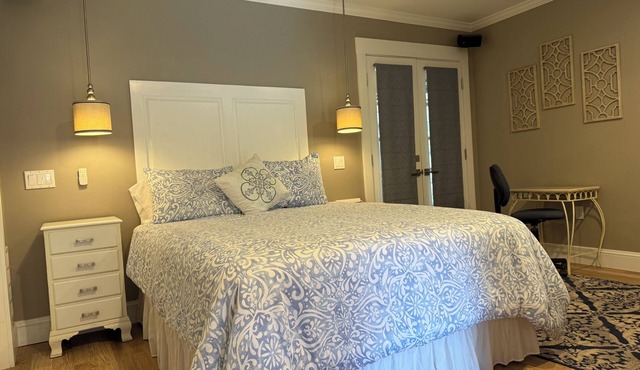 Sarasota Cozy & Clean, Near #1 Beach Siesta in SouthGate Neighborhood