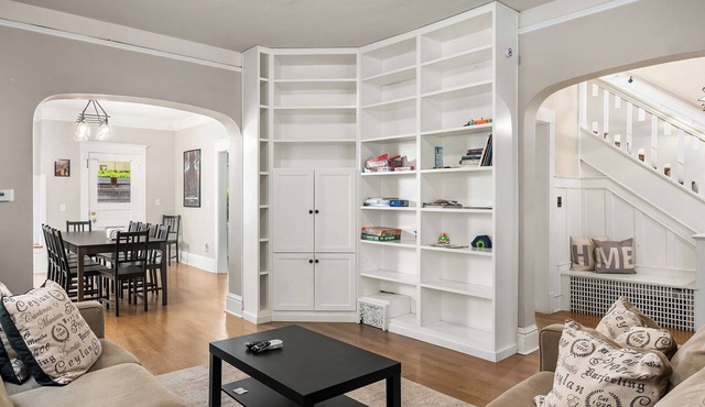 Seattle Vacation Home: New Queen Anne - Great Location | Spacious Master Suite! | 5 Star Hospitality