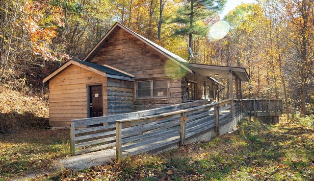 Secluded log cabin, fireplace, wi-fi, hot tub on deck! Secluded on 6 acres