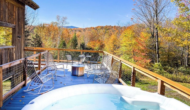Secluded Mountain Getaway with Hot tub and Views!