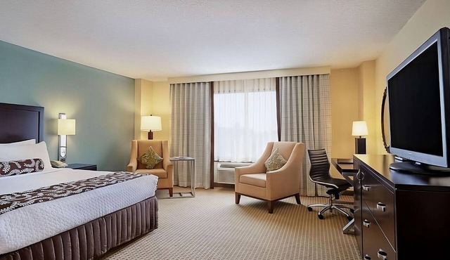 Serene Retreat Near Georgia Aquarium! Pet-friendly Property, Outdoor Pool!