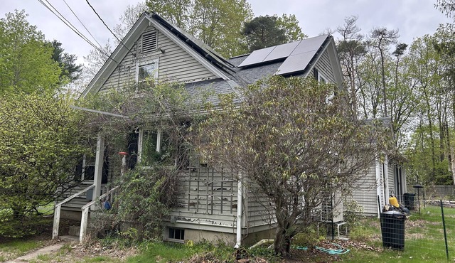 Short term, pet friendly solar home in a quiet Lincoln neighborhood
